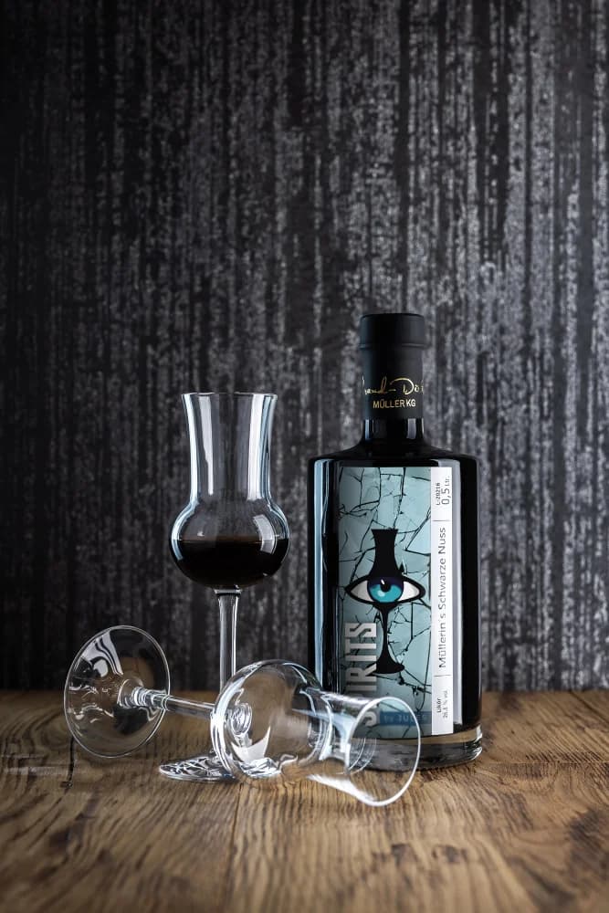 Schwarze Nuss Bitterlikör